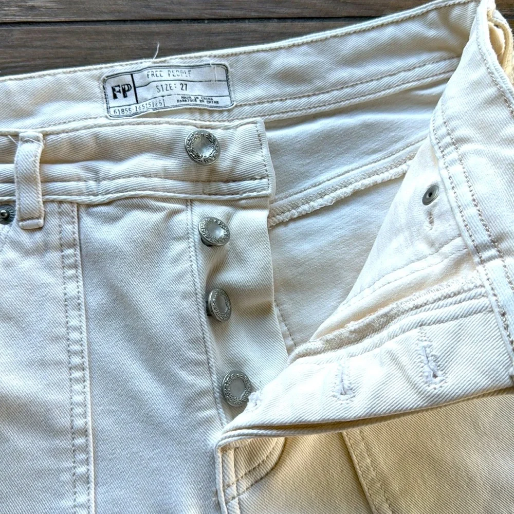 FREE PEOPLE Cream Colored Cargo Skinny Jeans With Raw Hem Size 27